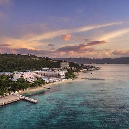 Grand Decameron Cornwall Beach, A Trademark All-Inclusive Resort Montego Bay Kültér fotó
