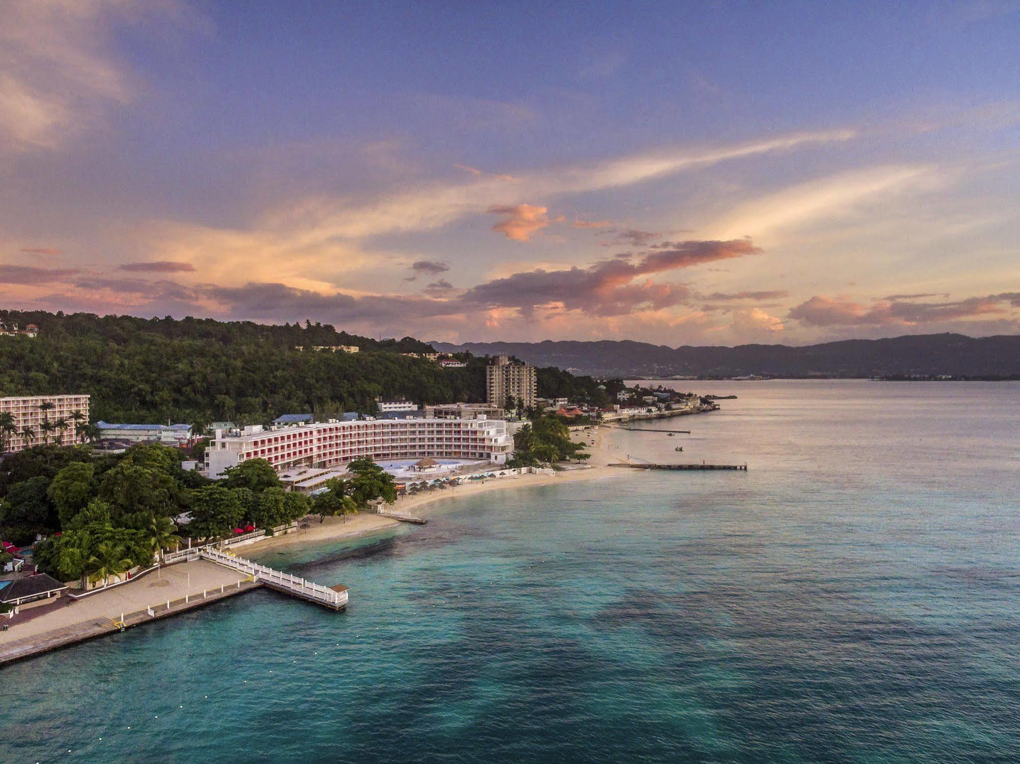 Grand Decameron Cornwall Beach, A Trademark All-Inclusive Resort Montego Bay Kültér fotó
